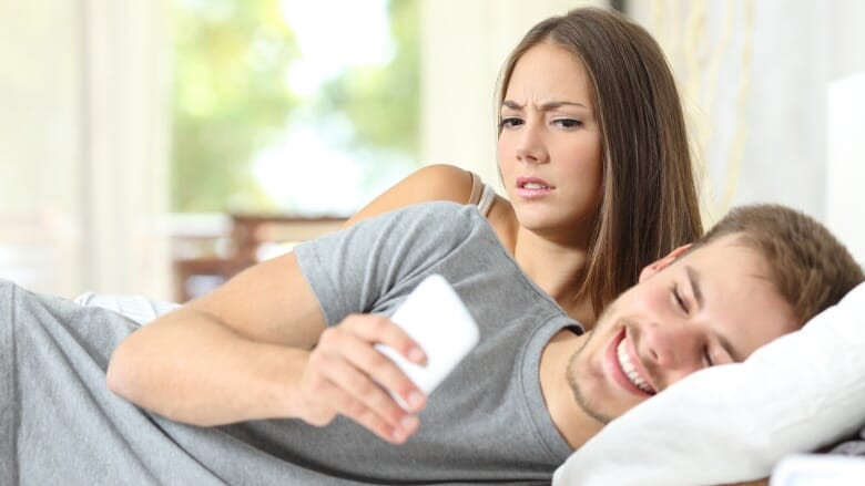 15 Signs To Know When Your Boyfriend Is Cheating, 15 Signs To Know When Your Boyfriend Is Cheating