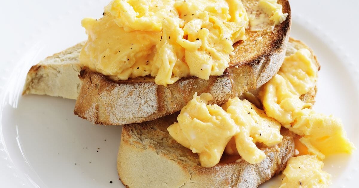 3 Easy Steps For Making Scrambled Eggs And Ingredients Needed For Preparing The Recipe, 3 Easy Steps For Making Scrambled Eggs And Ingredients Needed For Preparing The Recipe
